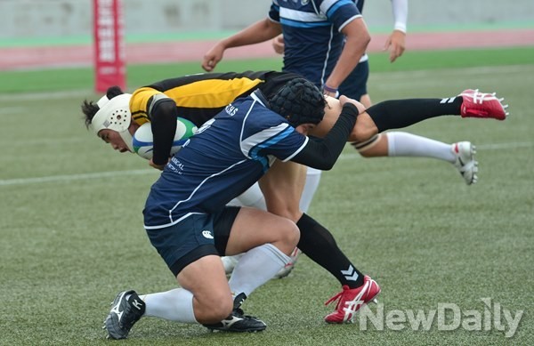 ▲ 인천기계공업고등학교와 전남고등학교가 제24회 대통령기 럭비대회 8강전에서 맞붙었다.ⓒ정상윤