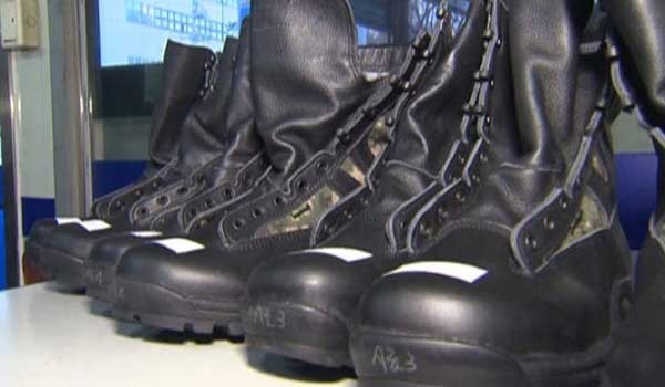 ▲ 2010년 보훈단체가 납품한 신형 전투화에서 문제가 생긴 적이 있다. 사진은 신형전투화.