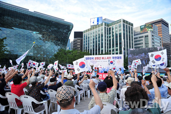 ▲ 25일 서울시청광장에서 국민행동본부가 NLL사수 국민대회를 개최했다ⓒ이미화