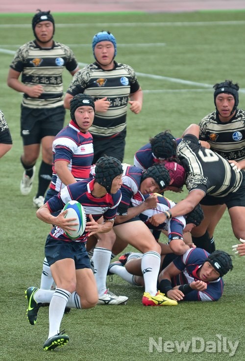 ▲ 전라남도 강진군에서 17일부터 27일까지 열리고 있는 제24회 대통령기 전국 종별 럭비 선수권대회에 참가한 선수들ⓒ정상윤 기자