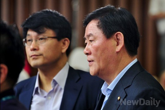 ▲ [NLL 논란]을 둘러싼 정쟁을 중단하고 검찰 수사를 통해 진상을 규명하자고 선언한 새누리당 최경환 원내대표. ⓒ이종현 기자