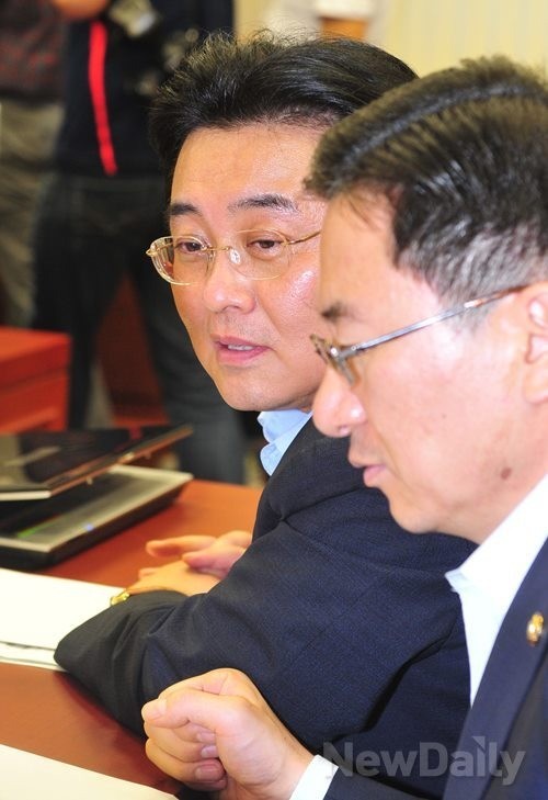 ▲ 국민을 운운하며 [NLL 논란 영구 종식]을 주장한 민주당 전병헌 원내대표. ⓒ이종현 기자