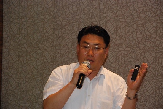 ▲ 박종덕 대표는 이날 강연에서 국정원-NLL사건과 관련해 호남정치의 편향성을 지적하며 " 국정원-NLL사건은 남한과 북한의 입장이 맞물려 있는 만큼 지역적관점이 아닌 중앙의 큰 시각에서 문제를 봐야 한다"고 주문했다. ⓒ데일리저널