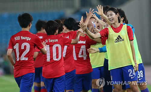 ▲ 동아시안컵 마지막 경기서 일본을 꺾고 즐거워하는 대한민국 여자축구대표팀 선수들ⓒ연합뉴스
