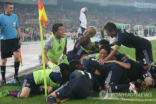 ▲ 역전골을 기록하고 즐거워하는 일본 축구대표팀 선수들ⓒ연합뉴스