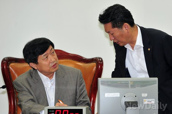 ▲ 신기남 위원장, 정청래, 민주당 간사, (왼쪽부터)