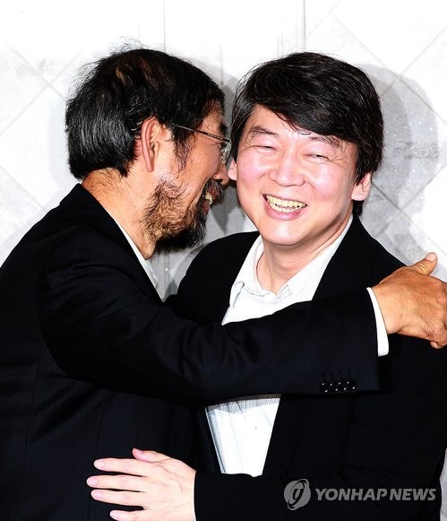 ▲ 2011년 9월 6일 안철수가 박원순의 손을 잡아줬다ⓒ이종현