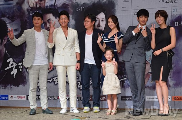 ▲ 투윅스 출연진(좌측부터 조민기, 류수영, 손형석PD, 박하선, 이채미, 이준기, 김소연)  ⓒ 정상윤 기자
