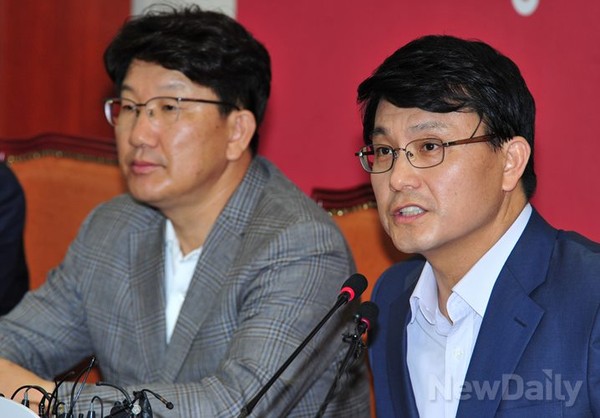 ▲ 권성동 의원, 윤상현 의원 (왼쪽부터)