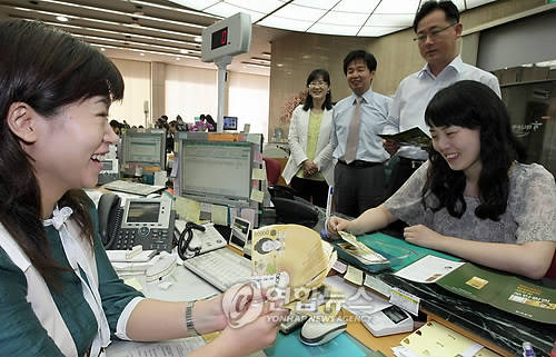 ▲ (사진=연합뉴스) 앞으로 개인신용등급 산출결과에 대한 이의 제기가 가능해져, 대출을 이용하려는 금융소비자의 피해가 최소화할 것으로 전망된다.