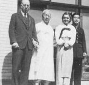 ▲ 굿펠로우(왼쪽)와 이승만 부부.