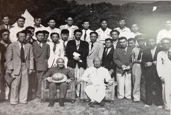 ▲ 이승만 대통령 초청으로 방한한 중화민국(대만) 장개석 총통이 진해에서 회담을 마치고 기념촬영했다. (1949.8.7)