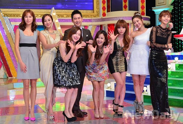 ▲ 신순정녀 출연진 ( 좌측부터 황인영,권민중,유소영,신동엽,김지민,홍진영,NS윤지,김정민)  ⓒ 정상윤 기자