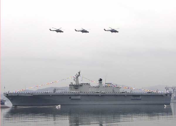 ▲ 우리 해군이 보유한 가장 큰 함정 '독도함'. 해군은 이보다 더 큰 수송함을 만들 예정이다.