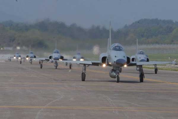 ▲ F-5 전투기. 30년 넘게 사용 중인 노후 전투기다.