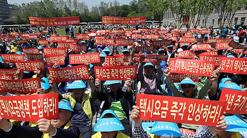 ▲ ▲ 지난 5월 서울에서 열린 택시요금 인상 요구 집회 / 연합뉴스