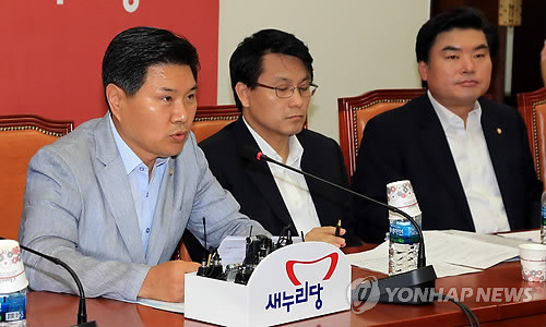 ▲ 홍문종 새누리당 사무총장이 9일 오전 국회 원내대표실에서 열린 주요당직자회의에서 발언하고 있다.ⓒ연합뉴스