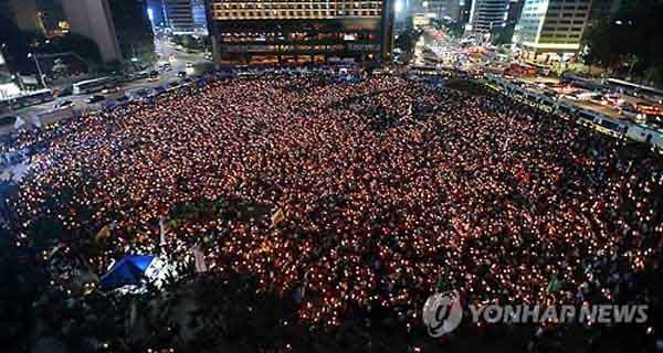 ▲ '종친떼' 패거리가 3만여 명이 모였다고 주장한 시위대 모습. [사진: 연합뉴스]