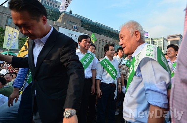 ▲ 집회장에 입장하는 김한길대표 ⓒ 정상윤 기자