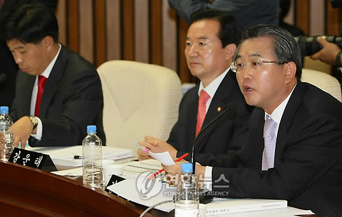 ▲ 2009년 9월21일 오전 국회에서 열린 정운찬 국무총리 후보자 인사청문회에서 민주당 김종률 의원이 '세종시' 문제와 관련된 질문을 하고 있다.ⓒ연합뉴스