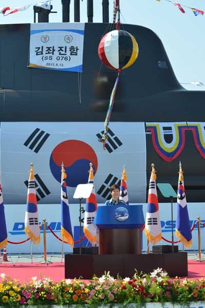 ▲ 박근혜 대통령이 '김좌진 함' 진수식에서 축사를 하고 있다.
