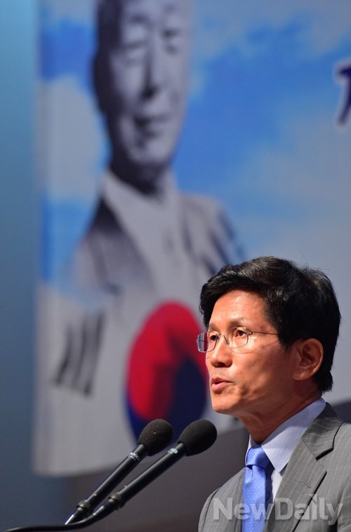 ▲ 건국 65주년 기념식 및 제6회 우남이승만애애국상 시상식에 참여한 김문수 경기도 지사가 기념사를 하고 있다.ⓒ 정상윤 기자