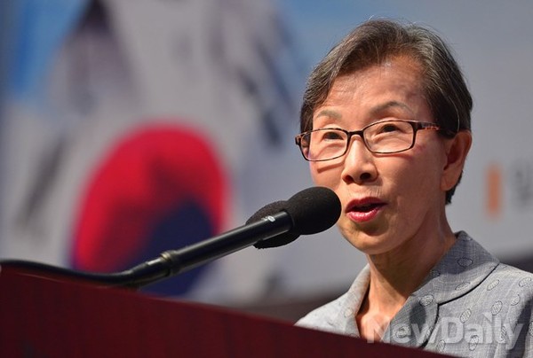 ▲ 건국 65주년 기념식을 마련한 김길자 대한민국 사랑회 회장이 제6회 우남이승만애애국상 시상식까지 마치고 인사말을 하고 있다.ⓒ 정상윤 기자