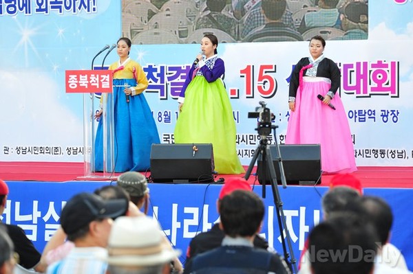 ▲ 식전 문화행사에서 국악인 '방글'이 공연을 펼치고 있다.