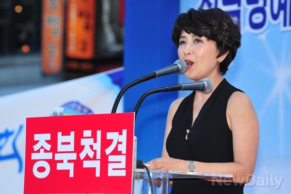 ▲ 종북척결 성남시민대회 사회를 맡은 정미홍 대표.