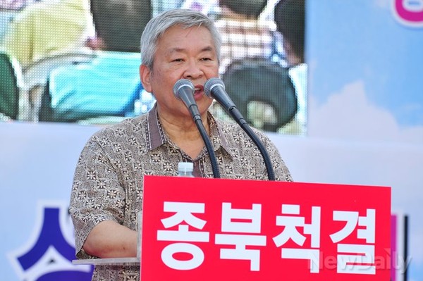 ▲ 서정갑 본부장과 함께 시민대회를 주최한 서경석 선진화시민행동 상임대표.
