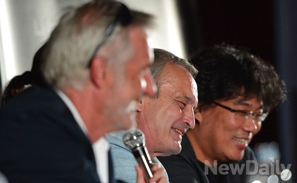 ▲ 설국열차 원작자(좌측부터 마르코 로셰트, 뱅자맹 르그랑)  ⓒ 정상윤 기자