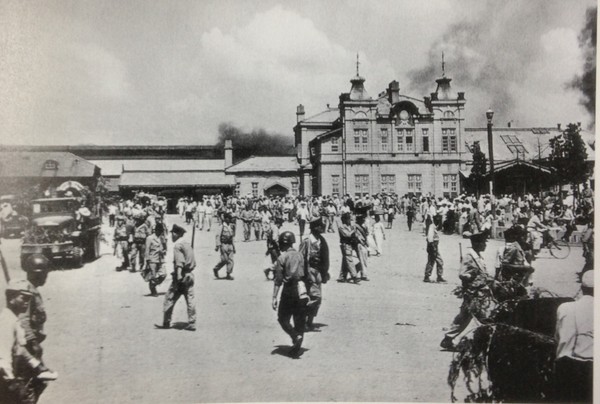 ▲ 북한군에게 점령되기 직전의 대전역 광장.