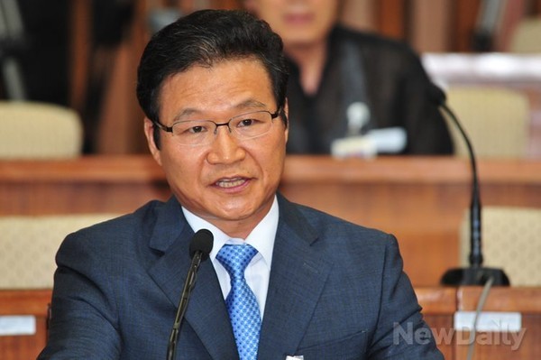 ▲ 16일 오전 서울 여의도 국회에서 열린 [국정원의 댓글과 대선개입 의혹 진상규명 국정조사청문회]에서 증인으로 출석한  전 서울지방경찰청장 ⓒ 뉴데일리