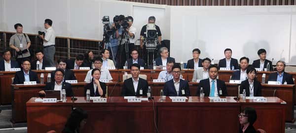 ▲ 19일 국회 국정원 청문회에 출석한 서울경찰청 관계자들. 디지털증거분석팀 수사관들은 권은희 前수사과장의 주장을 정면 반박했다.