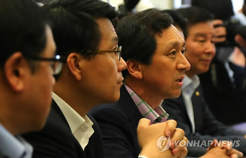 ▲ 전월세난 대책을 논의하기 위한 새누리당과 정부의 당정협의가 20일 오후 국회 새누리당 정책위의장실에서 열렸다. 김기현 정책위의장이 모두발언하고 있다. ⓒ연합뉴스