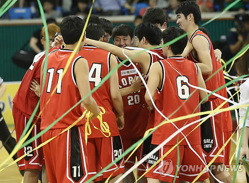 ▲ 고려대학교가 2013 프로-아마농구 최강전에서 우승을 차지했다ⓒ연합뉴스