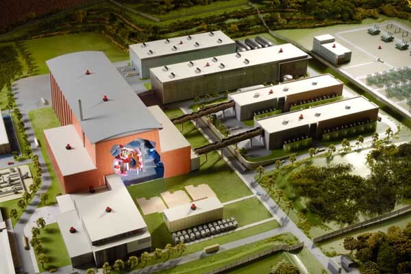 ▲ 국제핵융합실험로(ITER) 단지의 모형. 여기서 핵융합로 상용화를 이뤄내면 세계는 에너지 문제에서 해방된다.