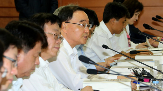 ▲ 정홍원 국무총리가 23일 정부서울청사에서 열린 국제개발협력위원회의를 주재하고 있다. ⓒ 연합뉴스