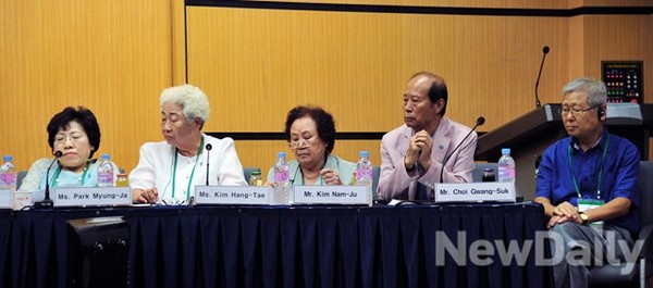 ▲ 23일 UN 북한인권조사위 공청회 증인으로 납북 가족회 회원들. 왼쪽부터 이미일 이사장, 박명자 씨, 감항태 씨, 김남주 씨, 최광석 씨.