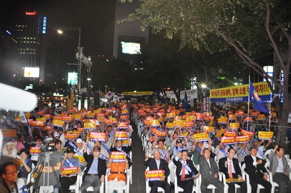 ▲ 23일 동화면세점에서 조선일보까지 모인 고엽제 집회장면(사진: 장재균)