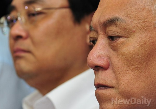 ▲ 대선불복 길바닥 선동을 이어가고 있는 민주당 김한길 대표(우)와 전병헌 원내대표. ⓒ이종현 기자