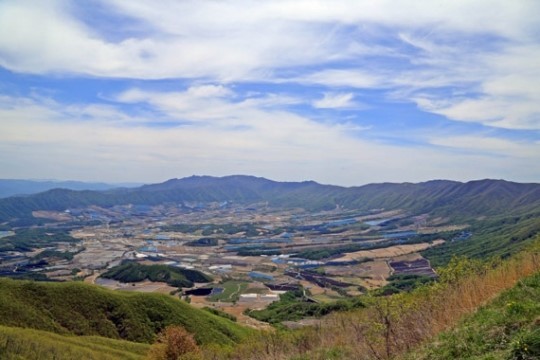 ▲ 펀치볼 전망.  한국전쟁 당시 해안분지의 독특한 지형이 화채 그릇 같다고 외국 종군기자가 펀치볼이라 부른 데서 유래해, 지금도 해안면은 펀치볼이라는 별명이 더 익숙하다. ⓒ 조선일보
