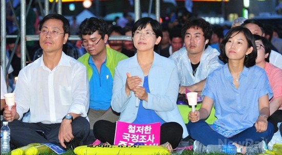 ▲ 떼촛불 대선불복 길바닥 선동을 벌이고 있는 통합진보당 핵심 관계자들. ⓒ이종현 기자