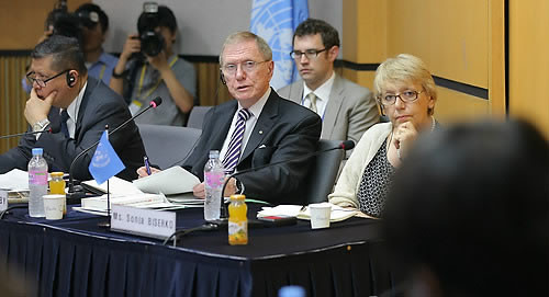 ▲ ▲ 20일 탈북자 신동혁씨의 증언을 청취하는 (왼쪽부터) 마르주키 다루스만 유엔특별보고관, 커비 위원장, 소냐 비세르코 세르비아 인권운동가 ⓒ 연합뉴스