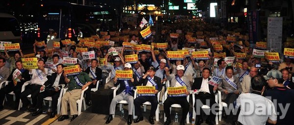 ▲ NLL 사초증발 사건과 관련해 열린 종북좌익척결 국민대회 모습. 재향군인회는 30일 오후 2시 국회 앞에서 기자회견을 열겠다고 밝혔다.