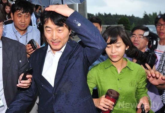 ▲ 내란음모 혐의로 체포영장이 발부된 통진당 이석기 의원. 오른쪽은 김재연 의원. 이들은 민주당의 도움으로 국회에 입성할 수 있었다. ⓒ이종현 기자
