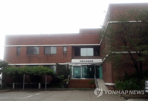 ▲ 이석기(51) 통합진보당 의원이 지난 5월 경기동부연합이 결성한 지하조직 'RO(Revolutionaary Organization)'로 모임을 개최한 것으로 알려진 서울 마포구 합정동의 한 종교시설의 모습. 이 의원은 이 시설 내 교육관에서 경찰서, 지구대, 무기저장소 등 국가기간시설 타격을 모의한 것으로 알려졌다.ⓒ연합뉴스