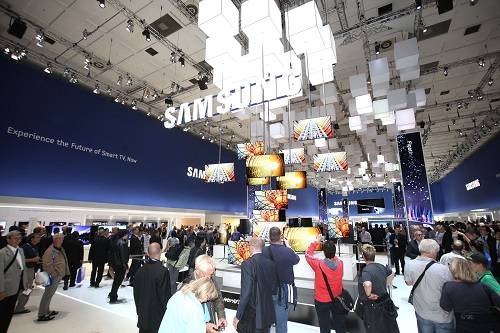 ▲ 지난해 독일 베를린에서 열린 IFA2012 삼성전자 전시장에 설치된 다양한 LFD