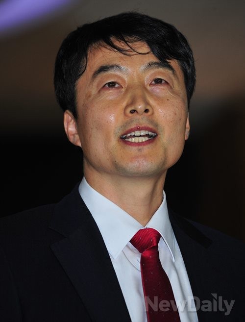 ▲ 내란음모 혐의를 받고 있는 통합진보당 이석기 의원이 2일 국회에서 기자들의 질문에 답하고 있다.ⓒ이종현 기자