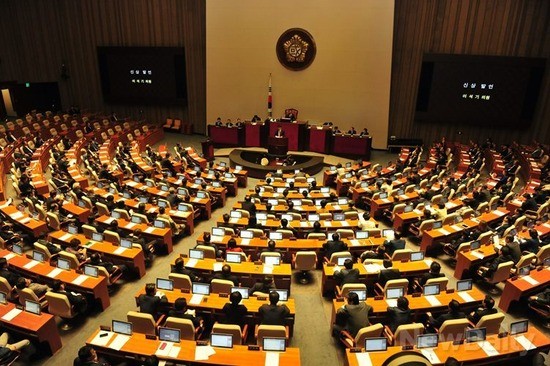 ▲ 내란음모 혐의를 받고 있는 통합진보당 이석기 의원이 4일 오후 서울 여의도 국회에서 열린 본회의에서 신상발언을 하고 있다. ⓒ이종현 기자